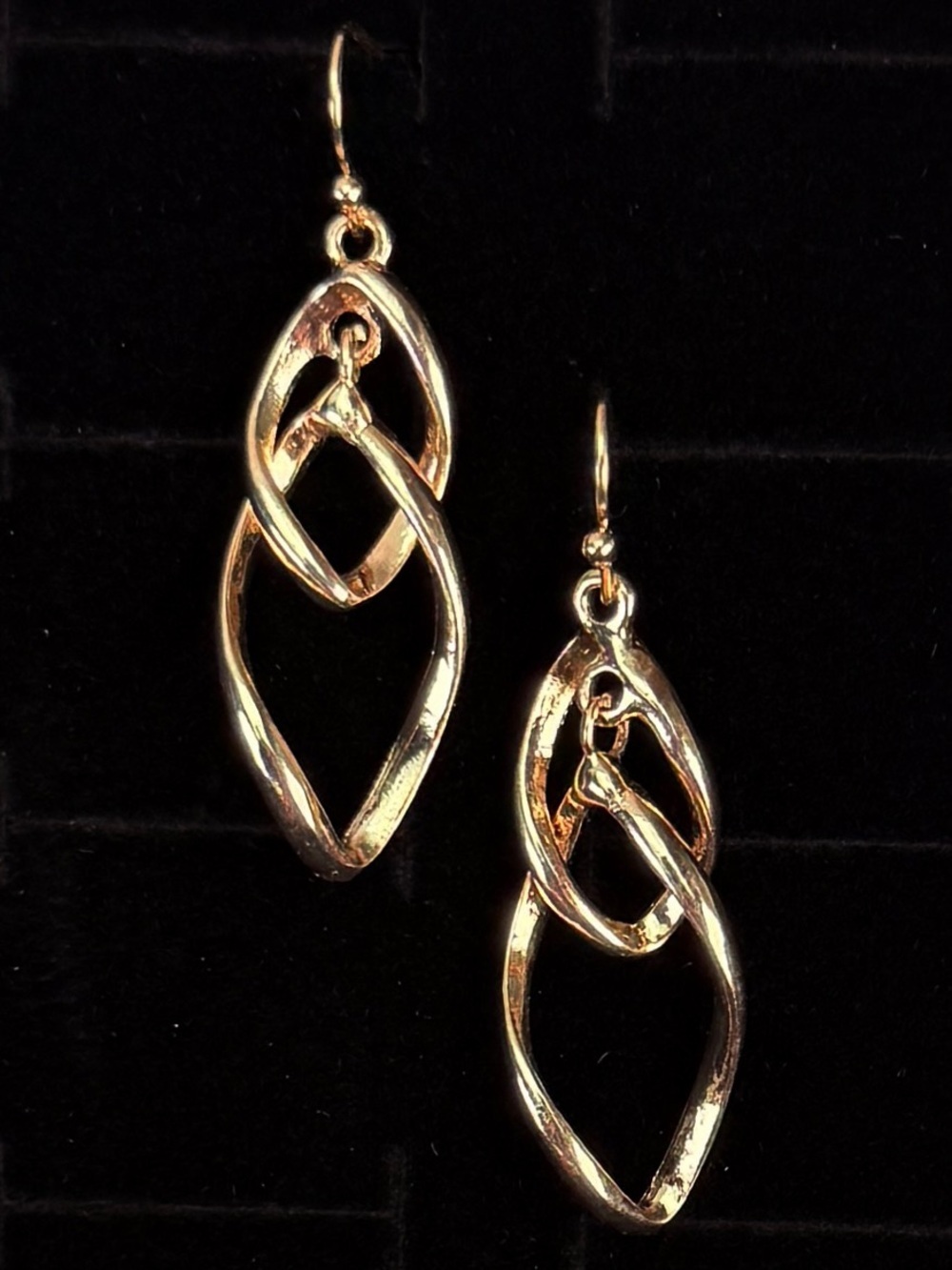 Elegant Goldtone Lightweight Pierced Dangle Earrings